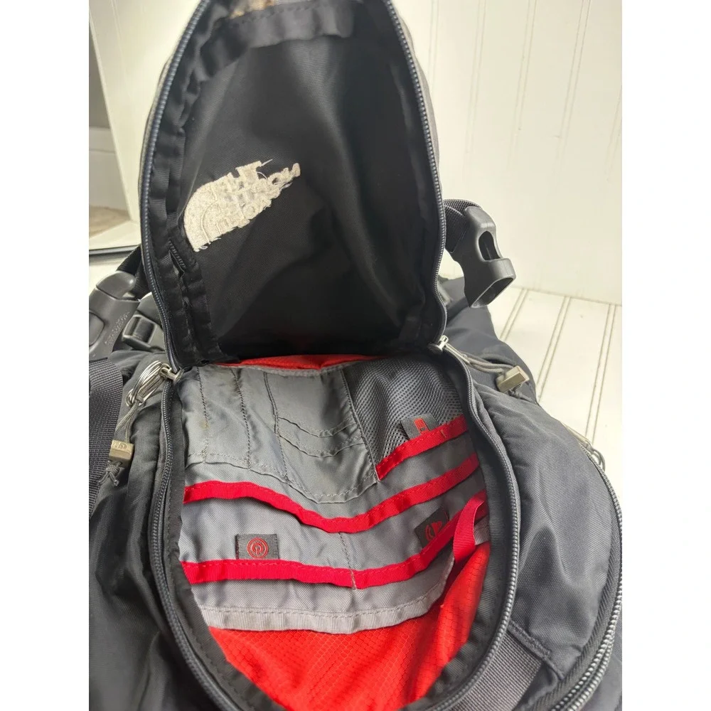 The North Face Black Hot Shot Laptop Travel Hiking Back Pack Bag Unisex